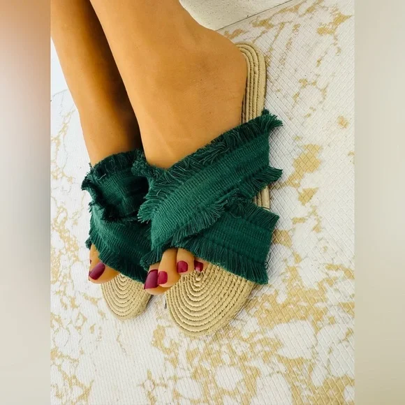 🔥🔥FINAL CLEARENCE🔥🔥 CREVO Monroe Green Frayed Slide Sandals - Picture 2 of 5
